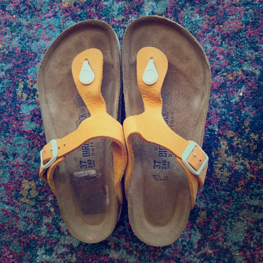 Birkenstock Gizeh Leather Softbed Sandals